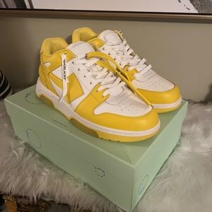 Off-white Out of office